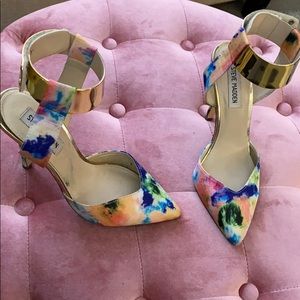 Steve Madden floral‎ strap around the ankle heels